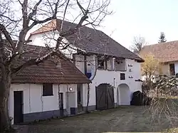 Hobšovice - kolna se sušárnou ovoce u čp. 7 (1).jpg