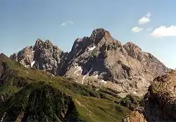 Kllerspitzen (vlevo) a Hohe Warte (vpravo)