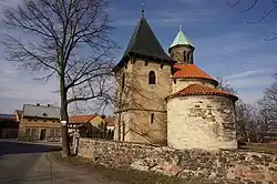 Holubice (u Prahy) - kostel Narození Panny Marie (2).jpg