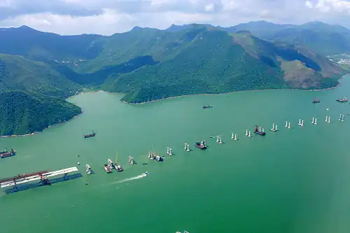 výstavba (rok 2015) v blízkosti ostrova Lantau