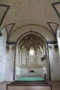 Pohled východním směrem k presbytáři