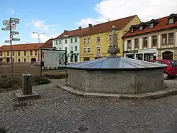 Horažďovice, kašna na Mírovém náměstí.jpg