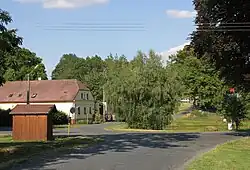 Náves s rybníkem