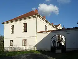 zámek s branou