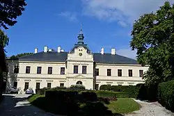 kaštel v obci