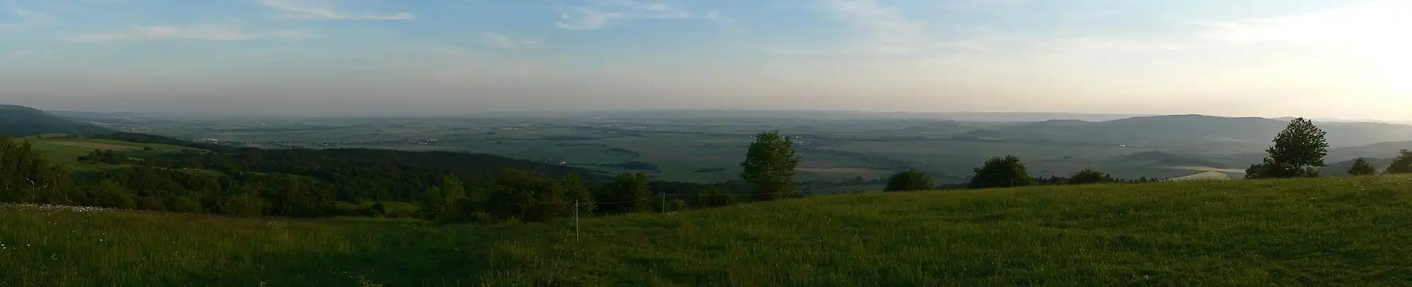 Panoráma Hornomoravského úvalu z Křížového vrchu