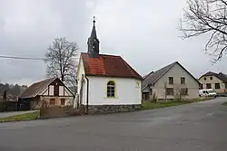 Náves s kaplí
