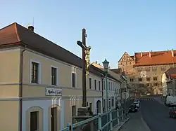HorsovskyTynBrueckeKreuz.JPG