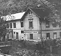 S přistaveným tančním sálem (před rokem 1939)