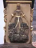 Reliéf Panny Marie Ochranitelky na podstavci