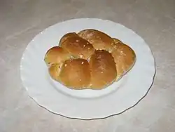Houska posypaná solí a kmínem