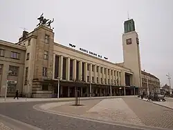 Budova hlavního nádraží v Hradci Králové