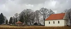 Evangelický kostel a hřbitov z roku 1826