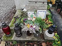 Vlastní relativně krátký hrob (detail)