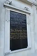 Detail levé části hrobky rodiny Mattoni