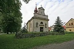 Kaple Nejsvětější Trojice na návsi v Hrušové