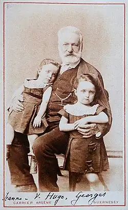 Victor Hugo, vnuk Georges a vnučka Jeanne, 1872