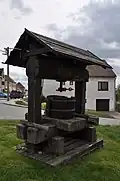 Historický vinný lis na křižovatce ulic Palackého a Herbenovy