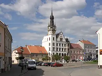 Dukelské náměstí s radnicí