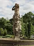 Přední detail kašny