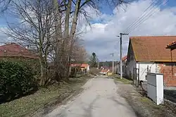 Ulice ve východní části vesnice