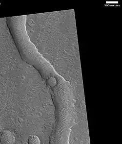 Údolí Hypanis Vallis (HiRISE, NASA)