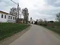 Silnice vedoucí obcí
