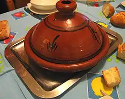 Tažínová nádoba