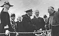 I. Mościcki v rozhovoru s biskupem Stanisławem Okoniewskim v Gdyni. Vlevo admirál Józef Unrug (1937).
