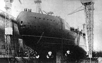 Rozestavěný Imperator Nikolaj I v suchém doku, 1916