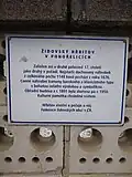 Informační tabulka na stěně židovského hřbitova při ulici Tyršově