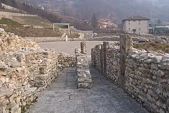 Vstup do amfiteátru v Civitas Camunnorum