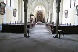 Interiér kostela sv. Jana Nepomuckého v Hluboké n. Vltavou.