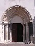 Románsko-gotický portál