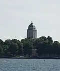 Suomenlinnan kirkke v pohledu z moře