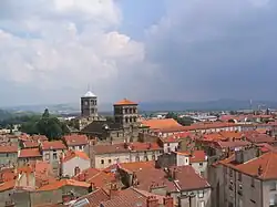 Issoire, centrum z Tour d‘Horloge
