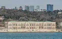 Výhled na palác Çırağan z Bosporu