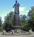 Socha v Ivanově s mečem v ruce