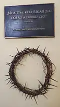 Biblické memento uvedené na stěně v kapli sv. Anny