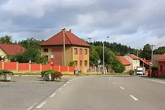 autobusová stanice z Budějovické na Masarykovo náměstí v Jílovém u Prahy