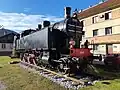 Lokomotiva JŽ 18-005 na pomníku u nádraží Dravograd v roce 2020