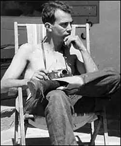 Jack Aeby (1944) s fotoaparátem Perfex 33