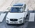 Bílý Jagur F-Pace v USA