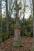 Památkově chráněný kříž vedle kapličky