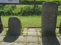 Jalubí, mýtný kámen, detail.jpg