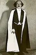 Jan Konstantin v roli Impresaria, opera Dědův odkaz (22.12.1926)