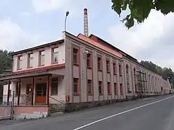 Janov nad Nisou - sklárna Johanna Schoma a společníků, dnes Vitrium (čp. 49) (5).jpg