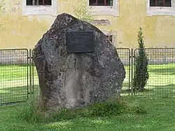 Janov u Mladé Vožice - pomník Matěje z Janova (1).JPG