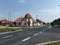 Silnice II/432 do Kroměříže a obecní úřad