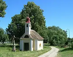 Kaple na návsi